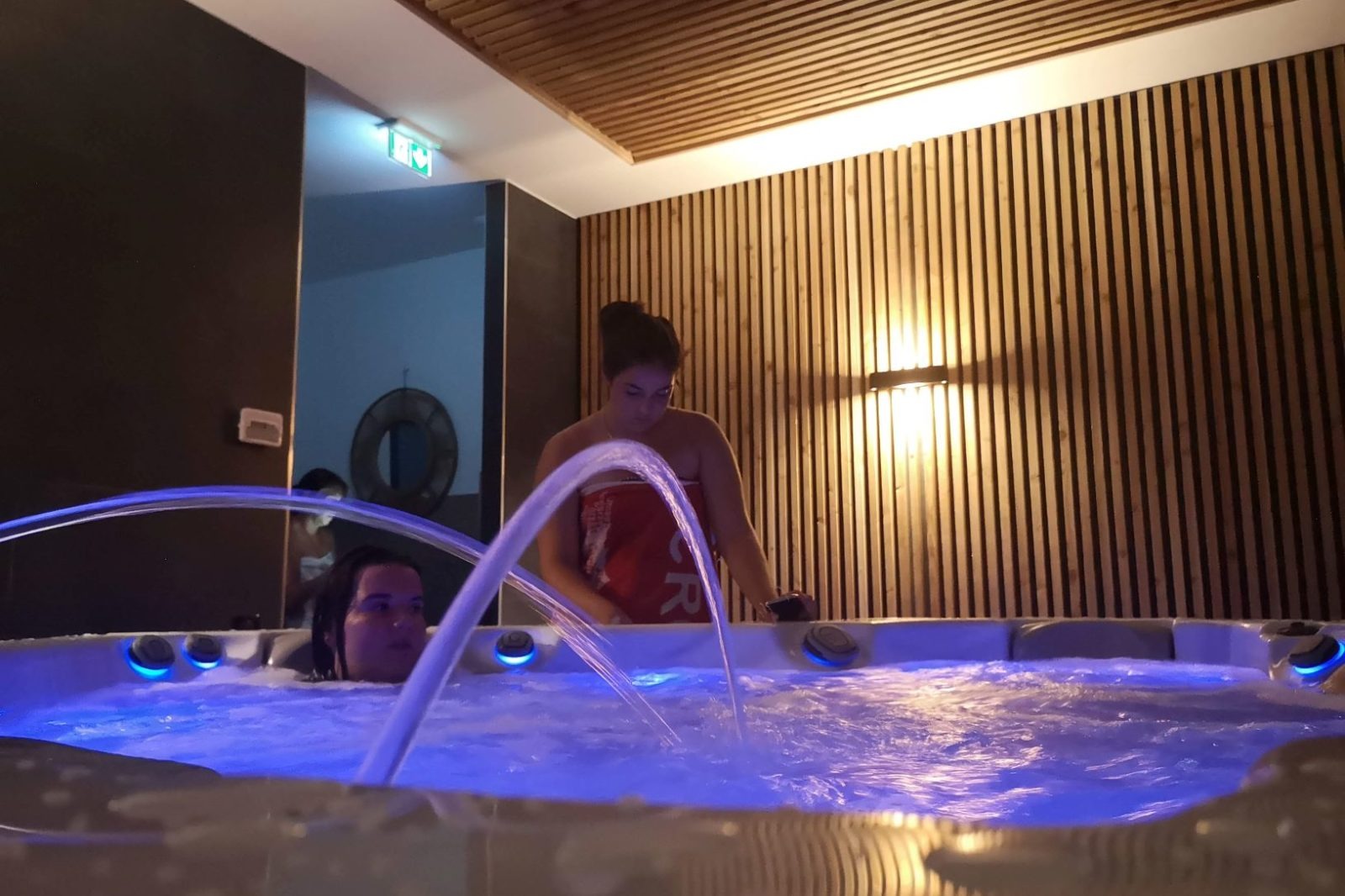 spa de nuit violet x